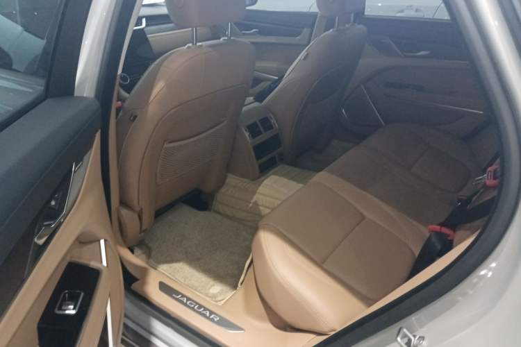 Used Jaguar XFL 2024 2.0T P250 Two-Wheel Drive Prestige Luxury Edition Left Rear Seat