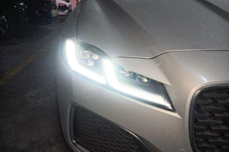 Used Jaguar XFL 2024 2.0T P250 Two-Wheel Drive Prestige Luxury Edition Right Front Headlight