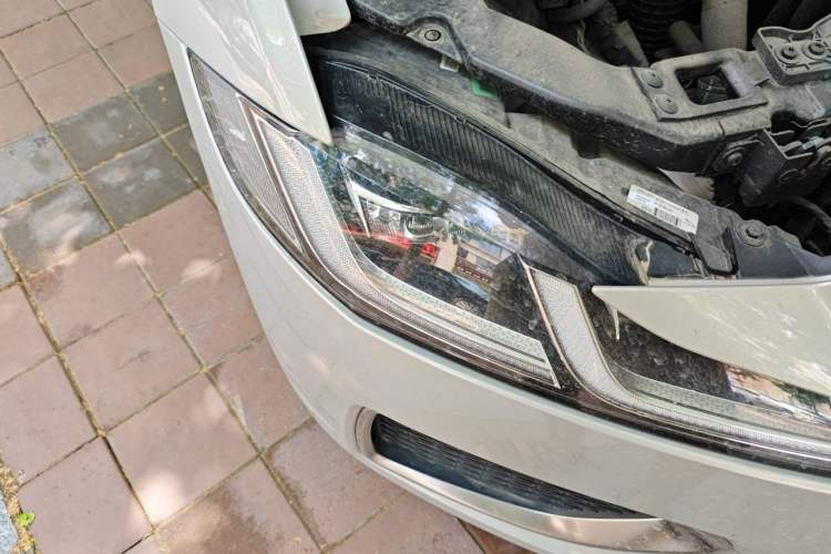 Used Jaguar XFL 2024 2.0T P250 Two-Wheel Drive Prestige Luxury Edition Right Front Headlight