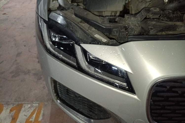 Used Jaguar XFL 2024 2.0T P250 Two-Wheel Drive Prestige Luxury Edition Right Front Headlight