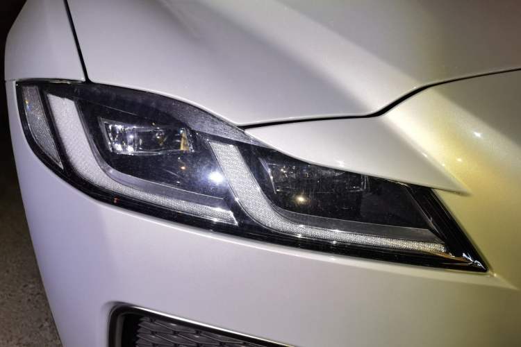 Used Jaguar XFL 2024 2.0T P250 Two-Wheel Drive Prestige Luxury Edition Right Front Headlight