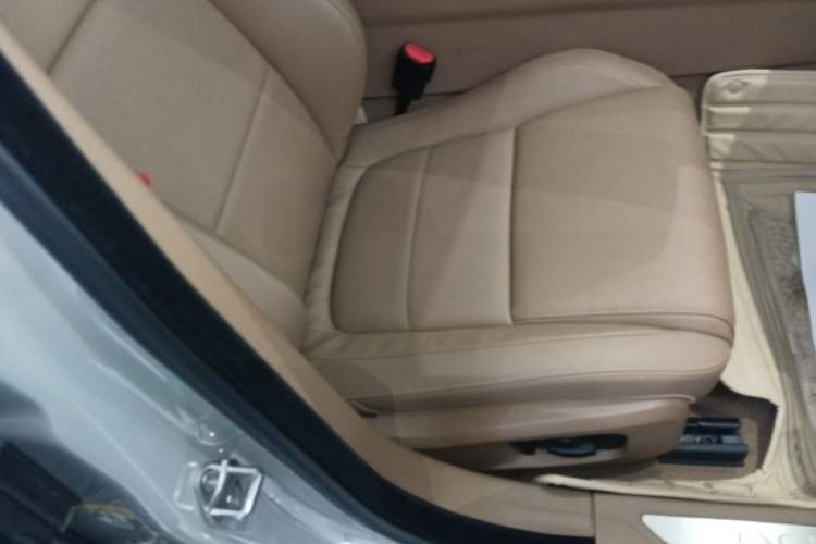 Used Jaguar XFL 2024 2.0T P250 Two-Wheel Drive Prestige Luxury Edition Right Front Seat
