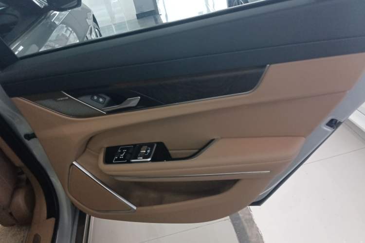 Used Jaguar XFL 2024 2.0T P250 Two-Wheel Drive Prestige Luxury Edition Right Rear Door Interior