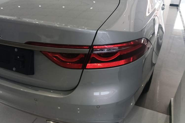 Used Jaguar XFL 2024 2.0T P250 Two-Wheel Drive Prestige Luxury Edition Right Rear Taillight