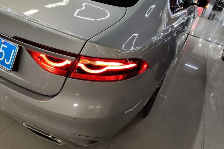 Used Jaguar XFL 2024 2.0T P250 Two-Wheel Drive Prestige Luxury Edition Right Rear Taillight