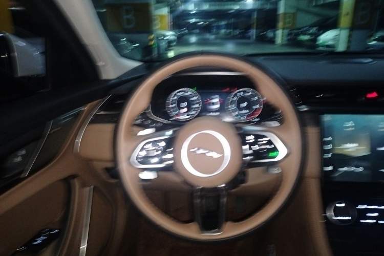 Used Jaguar XFL 2024 2.0T P250 Two-Wheel Drive Prestige Luxury Edition Steering Wheel