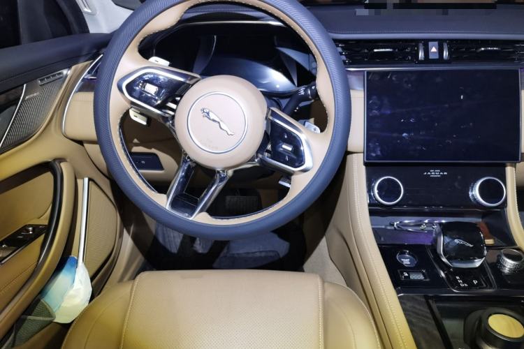Used Jaguar XFL 2024 2.0T P250 Two-Wheel Drive Prestige Luxury Edition Steering Wheel