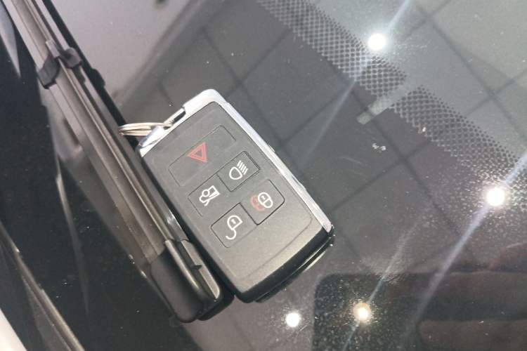 Used Jaguar XFL 2024 2.0T P250 Two-Wheel Drive Prestige Luxury Edition Vehicle Key