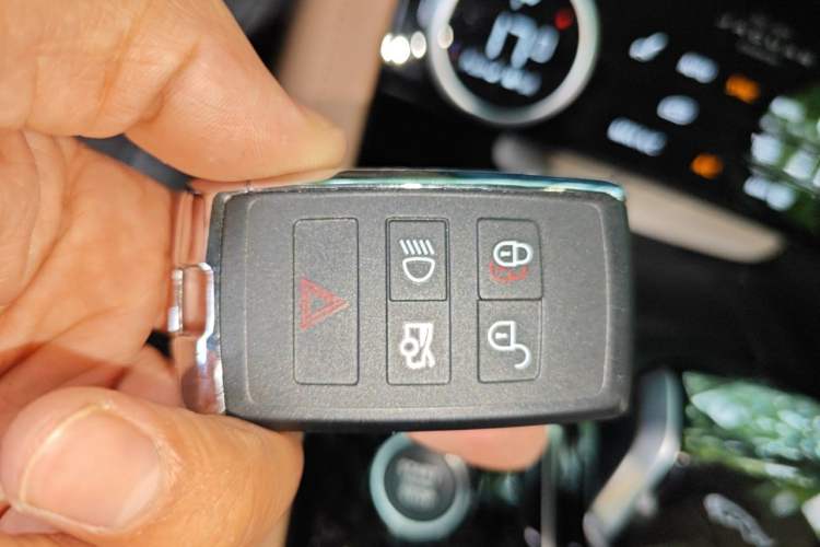 Used Jaguar XFL 2024 2.0T P250 Two-Wheel Drive Prestige Luxury Edition Vehicle Key