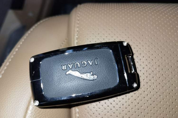Used Jaguar XFL 2024 2.0T P250 Two-Wheel Drive Prestige Luxury Edition Vehicle Key