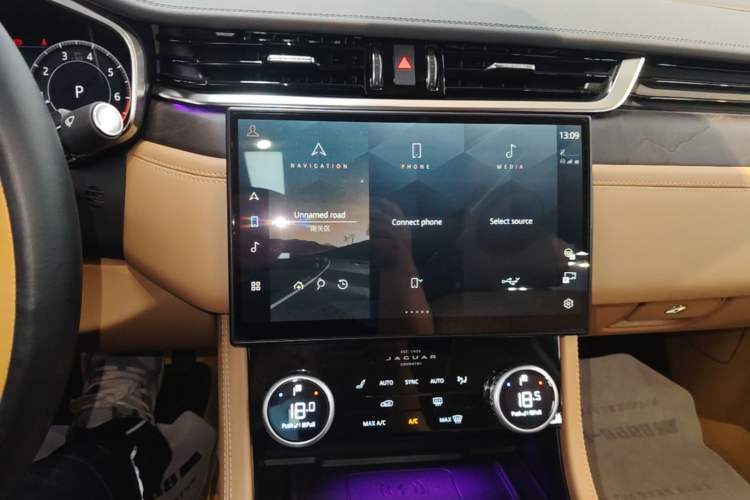 Used Jaguar XFL 2024 2.0T P250 Two-Wheel Drive Prestige Luxury Edition Audio And AC Panel