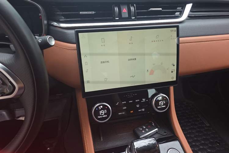 Used Jaguar XFL 2024 2.0T P300 Four-Wheel Drive Flagship Sport Gold Edition Audio And AC Panel
