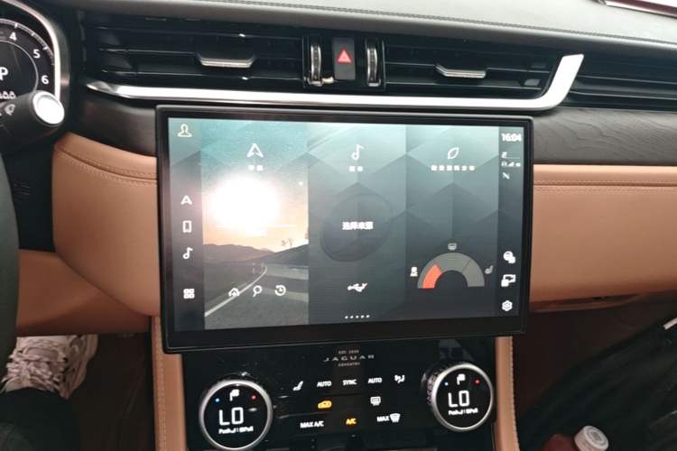 Used Jaguar XFL 2024 2.0T P250 Two-Wheel Drive Prestige Luxury Edition Audio And AC Panel