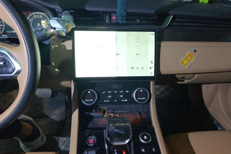 Used Jaguar XFL 2024 2.0T P250 Two-Wheel Drive Prestige Luxury Edition Audio And AC Panel