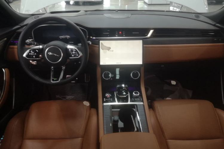 Used Jaguar XFL 2024 2.0T P300 Four-Wheel Drive Flagship Sport Gold Edition Center Console