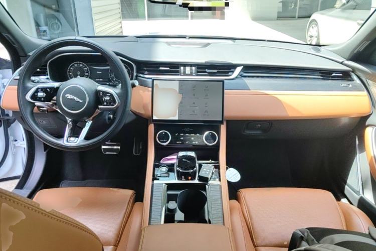 Used Jaguar XFL 2024 2.0T P300 Four-Wheel Drive Flagship Sport Gold Edition Center Console