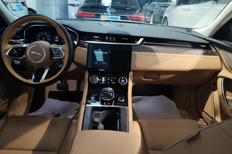 Used Jaguar XFL 2024 2.0T P250 Two-Wheel Drive Prestige Luxury Edition Center Console