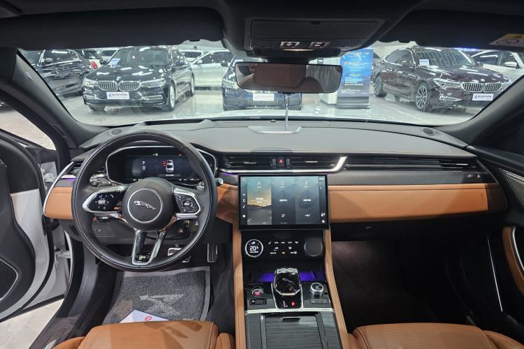 Used Jaguar XFL 2024 2.0T P300 Four-Wheel Drive Flagship Sport Gold Edition Center Console
