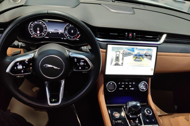 Used Jaguar XFL 2024 2.0T P300 Four-Wheel Drive Flagship Sport Gold Edition Center Console