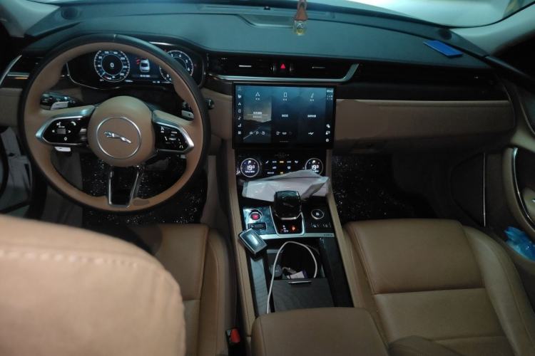 Used Jaguar XFL 2024 2.0T P250 Two-Wheel Drive Prestige Luxury Edition Center Console
