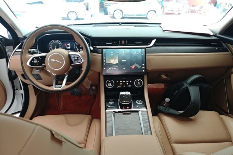 Used Jaguar XFL 2024 2.0T P250 Two-Wheel Drive Prestige Luxury Edition Center Console