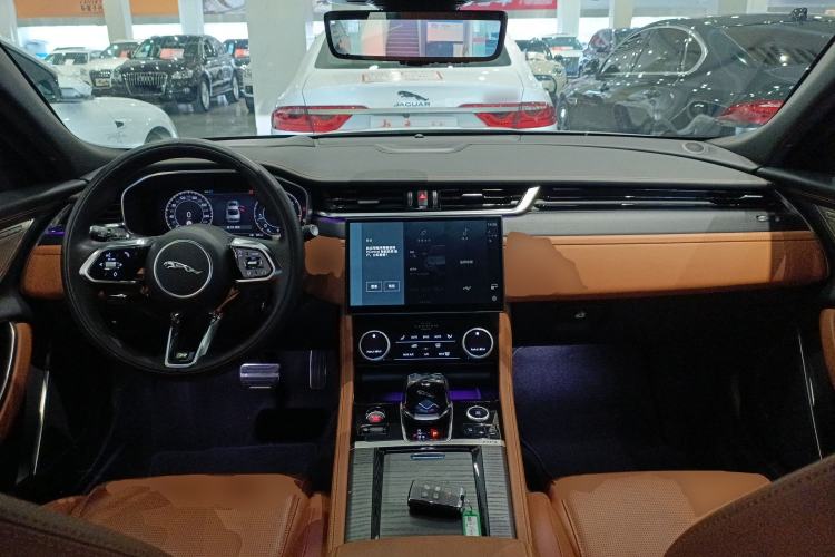Used Jaguar XFL 2024 2.0T P300 Four-Wheel Drive Flagship Sport Gold Edition Center Console