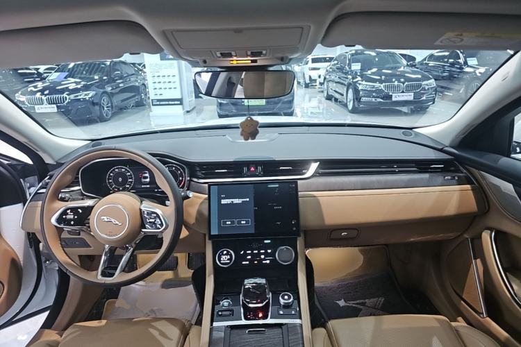 Used Jaguar XFL 2024 2.0T P250 Two-Wheel Drive Prestige Luxury Edition Center Console