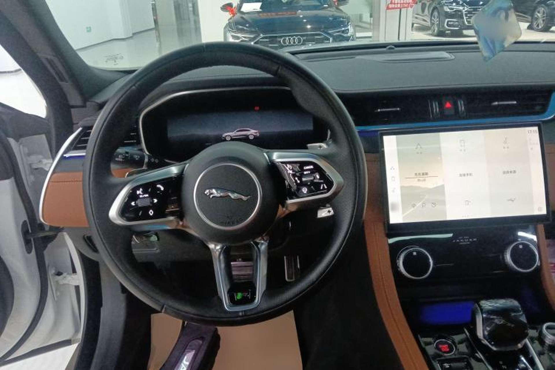 Used Jaguar XFL 2024 2.0T P300 Four-Wheel Drive Flagship Sport Gold Edition Center Console