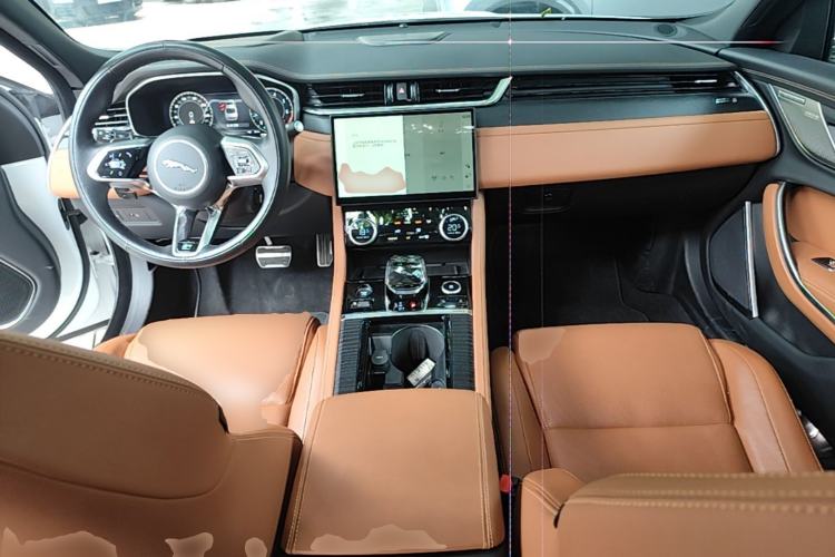 Used Jaguar XFL 2024 2.0T P300 Four-Wheel Drive Flagship Sport Gold Edition Center Console