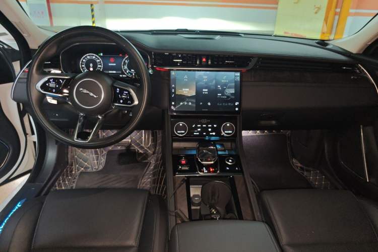 Used Jaguar XFL 2024 2.0T P250 Two-Wheel Drive Prestige Luxury Edition Center Console