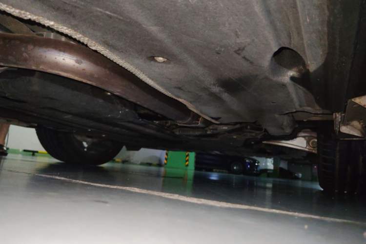 Used Jaguar XFL 2024 2.0T P300 Four-Wheel Drive Flagship Sport Gold Edition Chassis Front Right