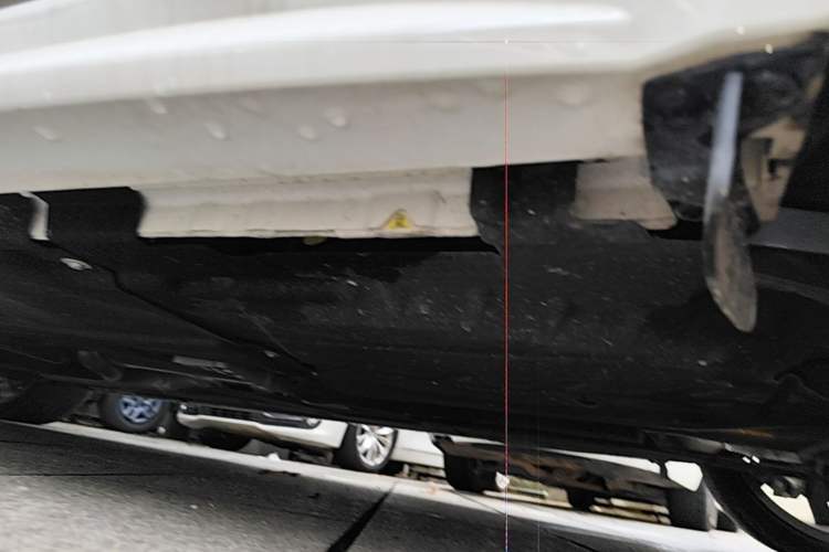 Used Jaguar XFL 2024 2.0T P300 Four-Wheel Drive Flagship Sport Gold Edition Chassis Rear Left