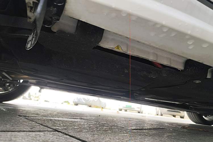 Used Jaguar XFL 2024 2.0T P300 Four-Wheel Drive Flagship Sport Gold Edition Chassis Rear Right