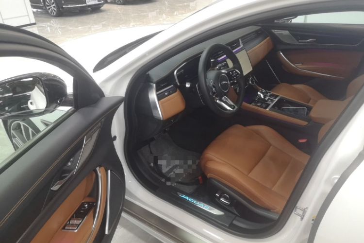 Used Jaguar XFL 2024 2.0T P300 Four-Wheel Drive Flagship Sport Gold Edition Driver Seat