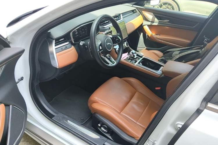 Used Jaguar XFL 2024 2.0T P300 Four-Wheel Drive Flagship Sport Gold Edition Driver Seat