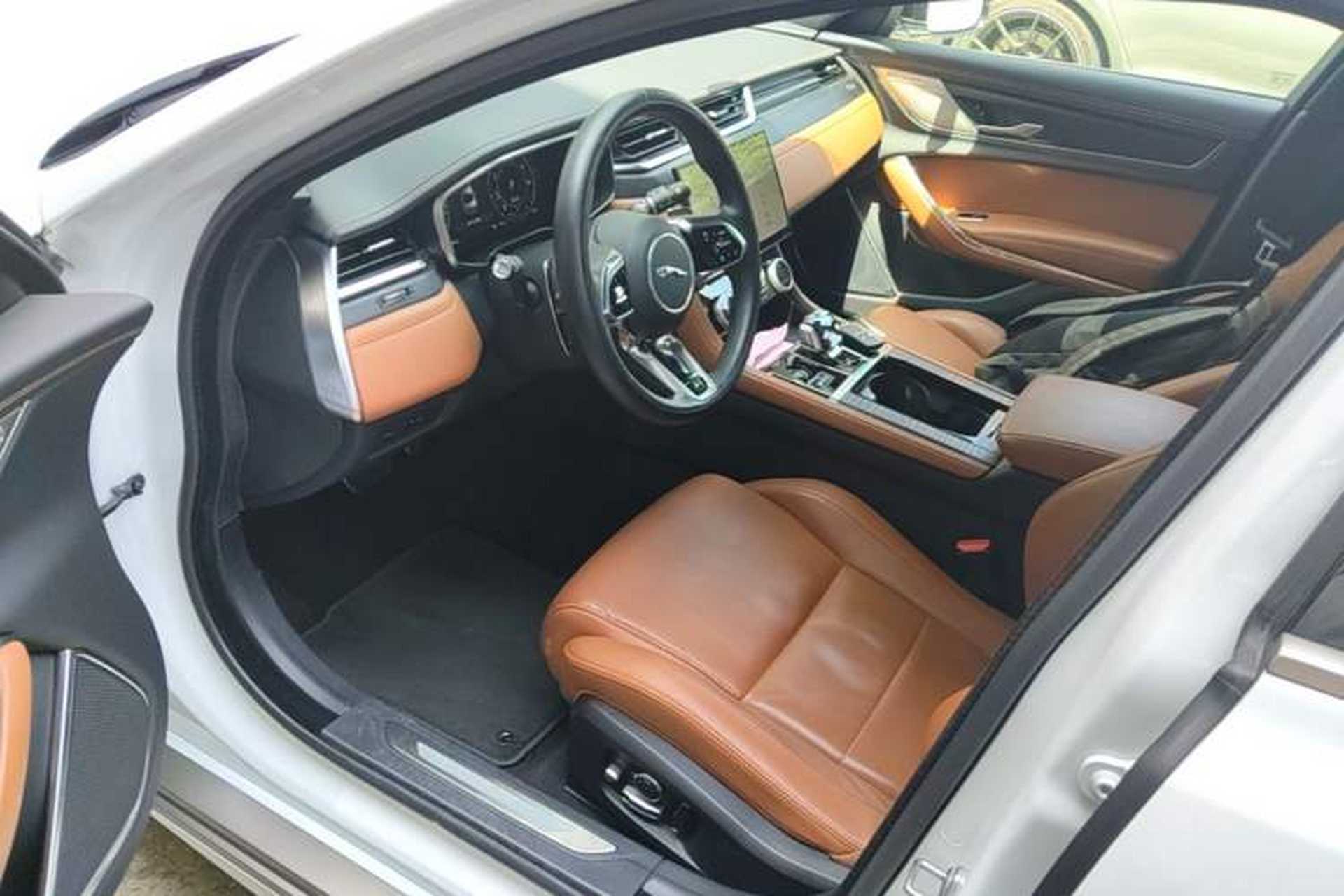 Used Jaguar XFL 2024 2.0T P300 Four-Wheel Drive Flagship Sport Gold Edition Driver Seat