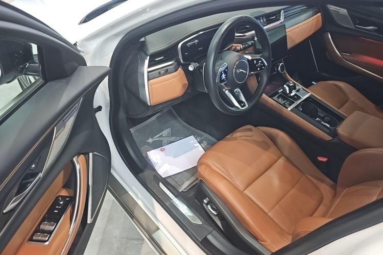 Used Jaguar XFL 2024 2.0T P300 Four-Wheel Drive Flagship Sport Gold Edition Driver Seat