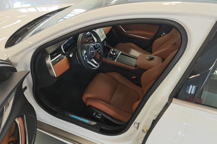 Used Jaguar XFL 2024 2.0T P300 Four-Wheel Drive Flagship Sport Gold Edition Driver Seat