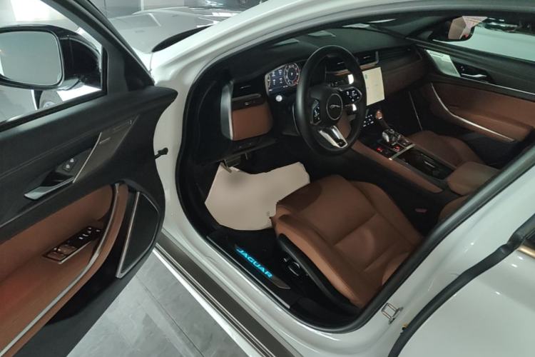 Used Jaguar XFL 2024 2.0T P300 Four-Wheel Drive Flagship Sport Gold Edition Driver Seat