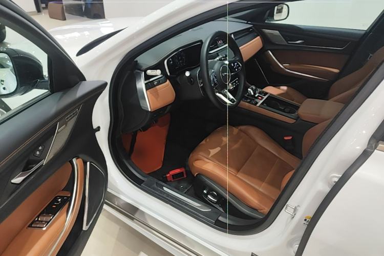 Used Jaguar XFL 2024 2.0T P300 Four-Wheel Drive Flagship Sport Gold Edition Driver Seat