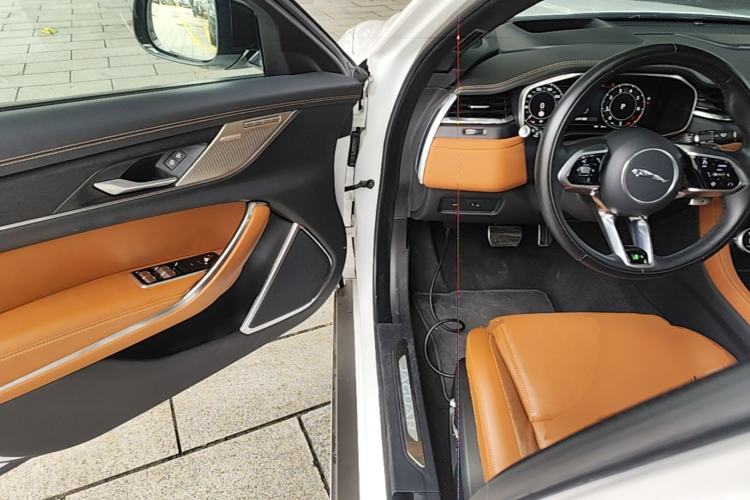 Used Jaguar XFL 2024 2.0T P300 Four-Wheel Drive Flagship Sport Gold Edition Driver Seat