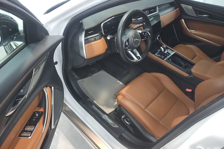Used Jaguar XFL 2024 2.0T P300 Four-Wheel Drive Flagship Sport Gold Edition Driver Seat