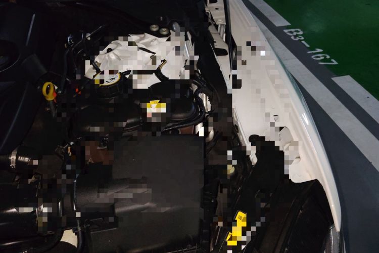 Used Jaguar XFL 2024 2.0T P300 Four-Wheel Drive Flagship Sport Gold Edition Engine Bay Left