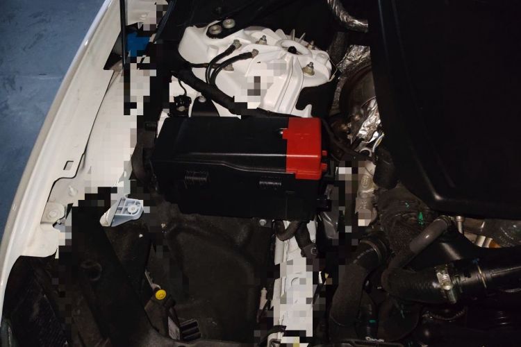 Used Jaguar XFL 2024 2.0T P300 Four-Wheel Drive Flagship Sport Gold Edition Engine Bay Right