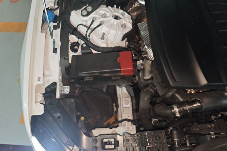 Used Jaguar XFL 2024 2.0T P250 Two-Wheel Drive Prestige Luxury Edition Engine Bay Right