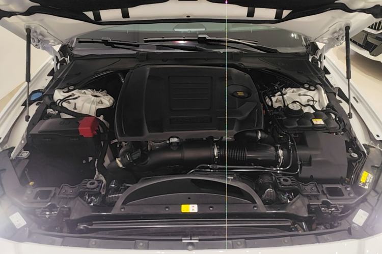Used Jaguar XFL 2024 2.0T P300 Four-Wheel Drive Flagship Sport Gold Edition Engine Bay