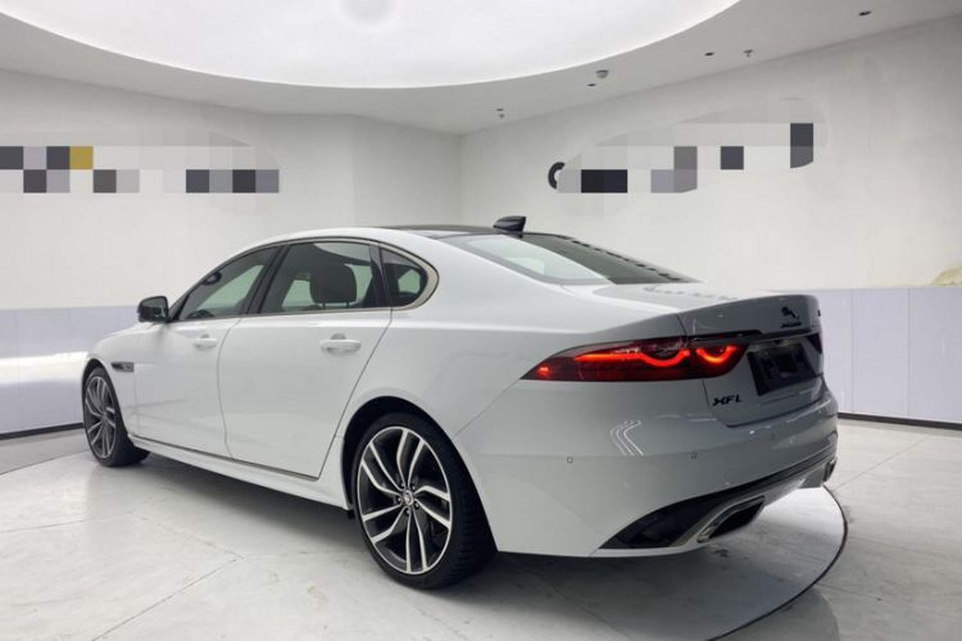 Used Jaguar XFL 2024 2.0T P300 Four-Wheel Drive Flagship Sport Gold Edition Exterior 1