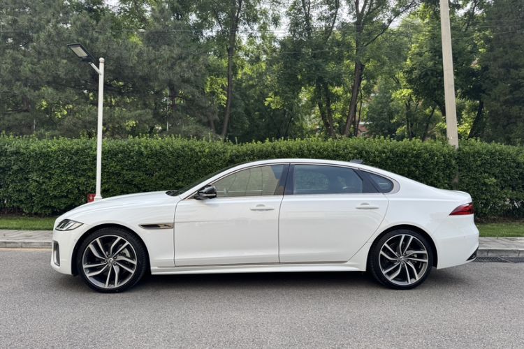 Used Jaguar XFL 2024 2.0T P300 Four-Wheel Drive Flagship Sport Gold Edition Exterior 2