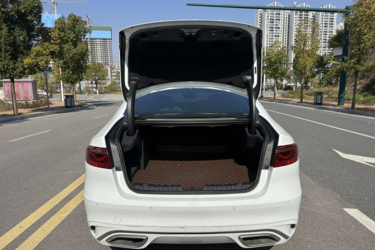 Used Jaguar XFL 2024 2.0T P250 Two-Wheel Drive Prestige Luxury Edition Exterior 2