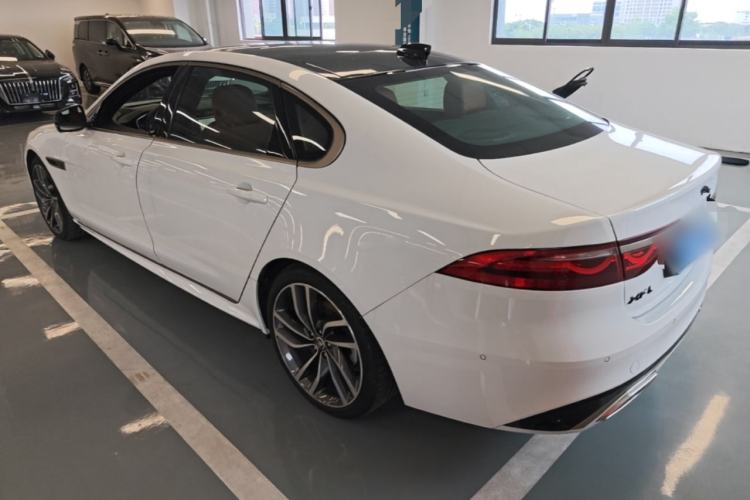 Used Jaguar XFL 2024 2.0T P300 Four-Wheel Drive Flagship Sport Gold Edition Exterior 2
